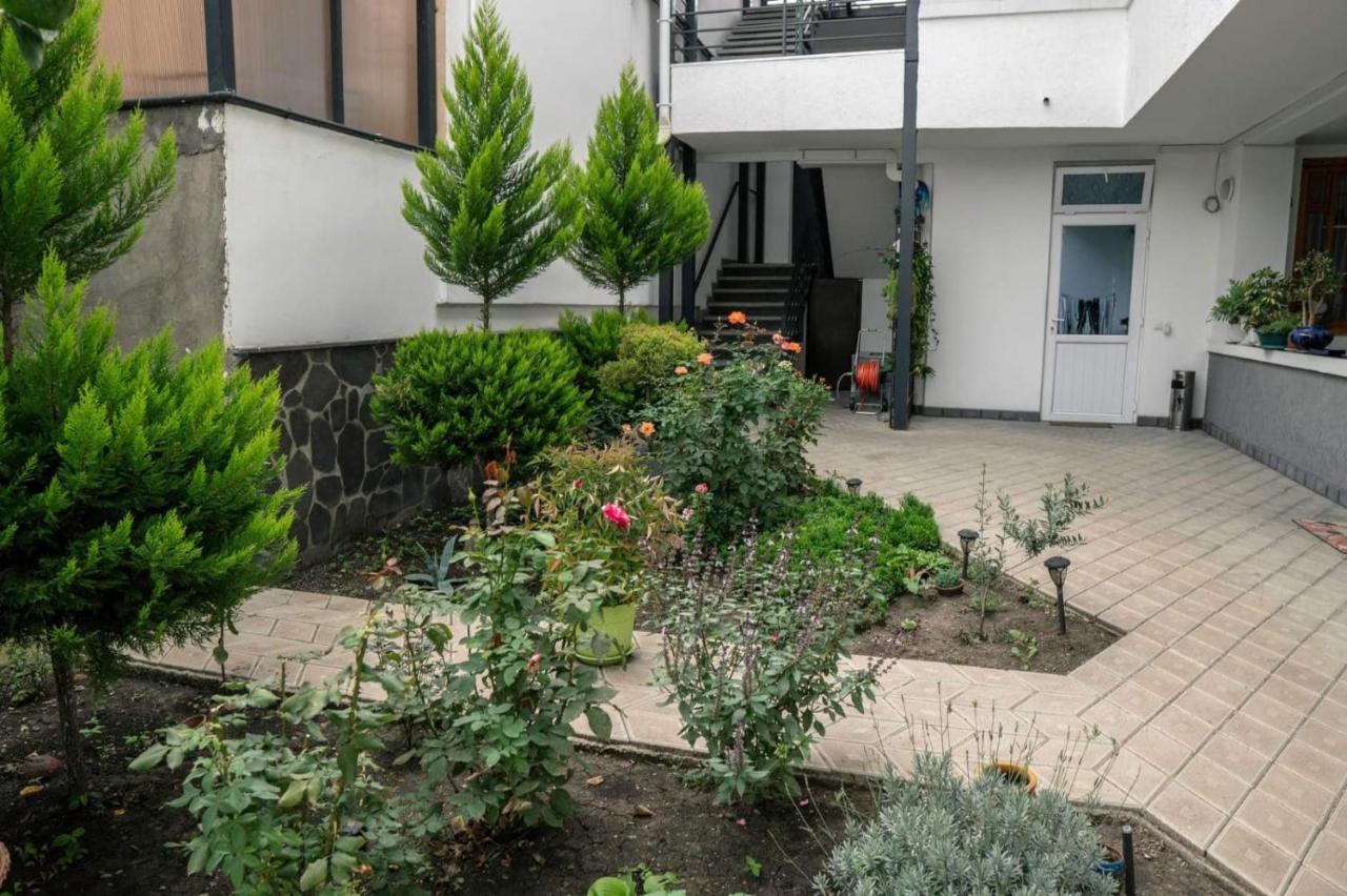 Westay Hotel Тбілісі Екстер'єр фото