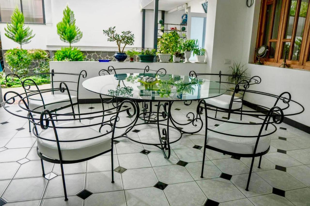 Westay Hotel Тбілісі Екстер'єр фото