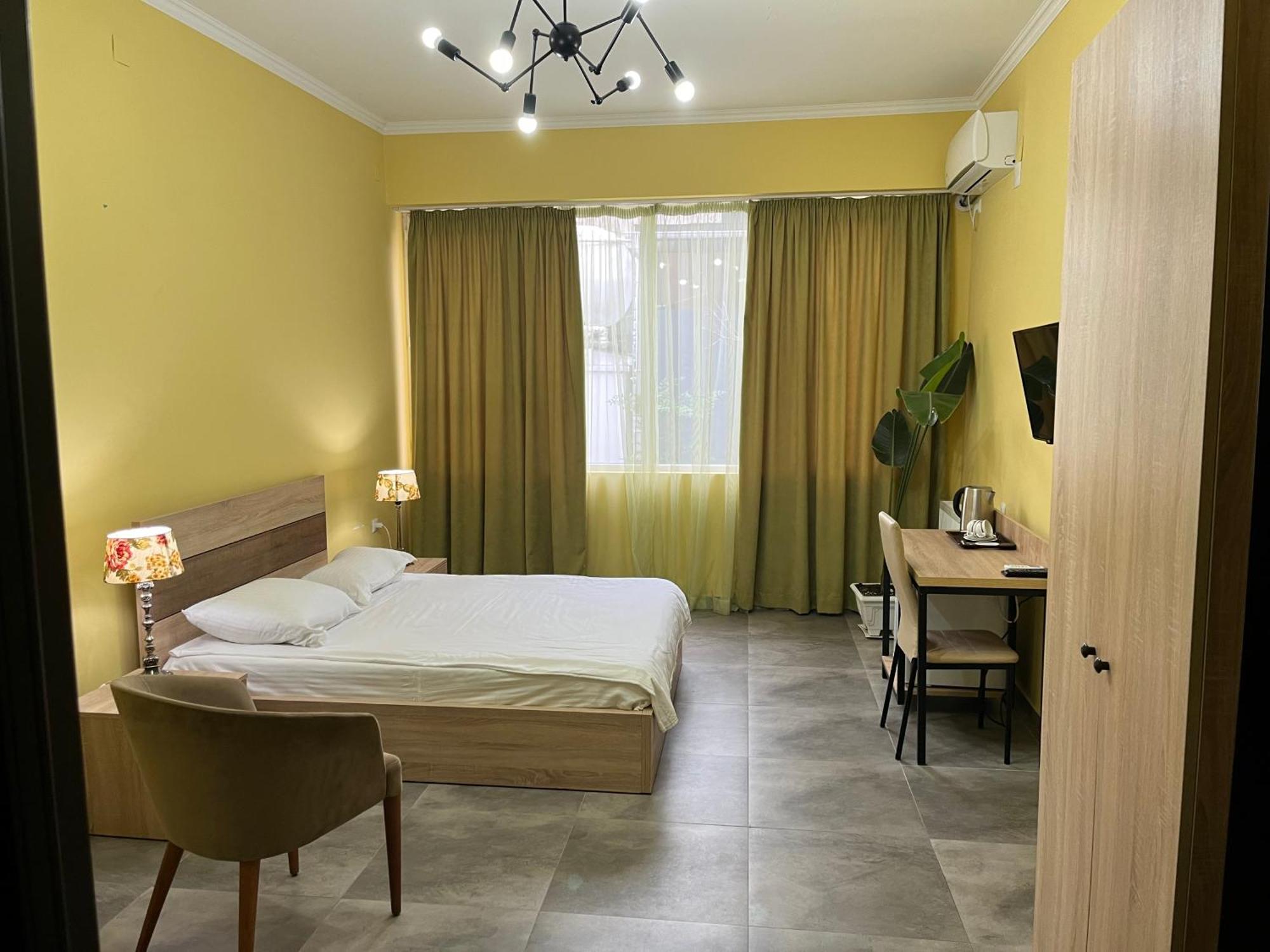 Westay Hotel Тбілісі Екстер'єр фото