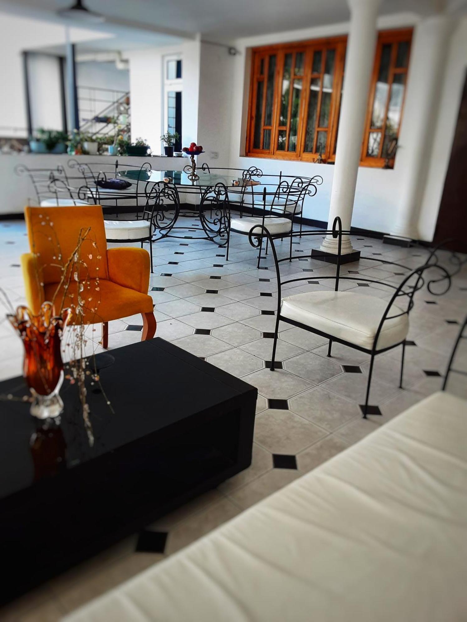 Westay Hotel Тбілісі Екстер'єр фото