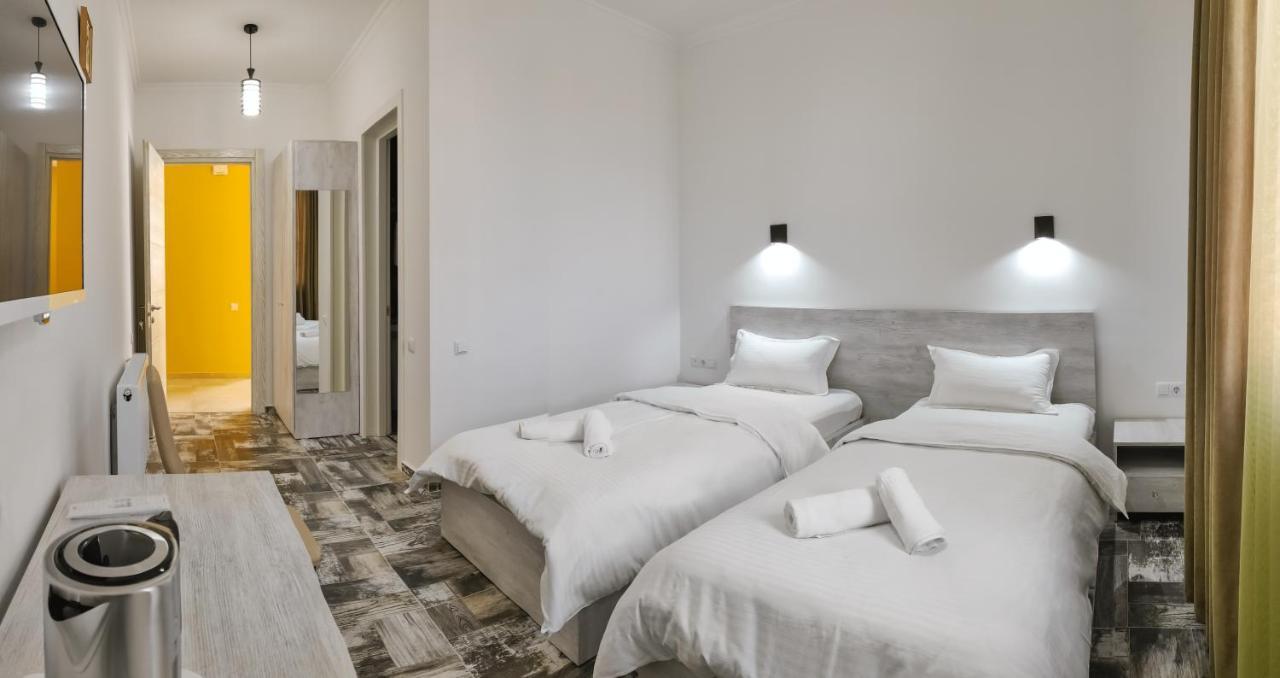 Westay Hotel Тбілісі Екстер'єр фото