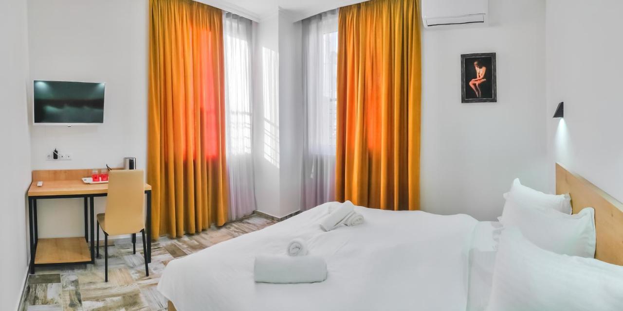 Westay Hotel Тбілісі Екстер'єр фото