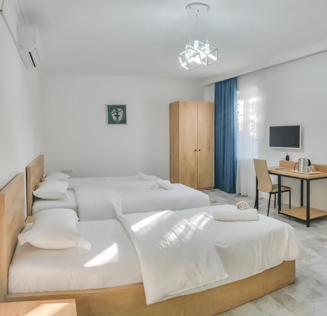 Westay Hotel Тбілісі Екстер'єр фото