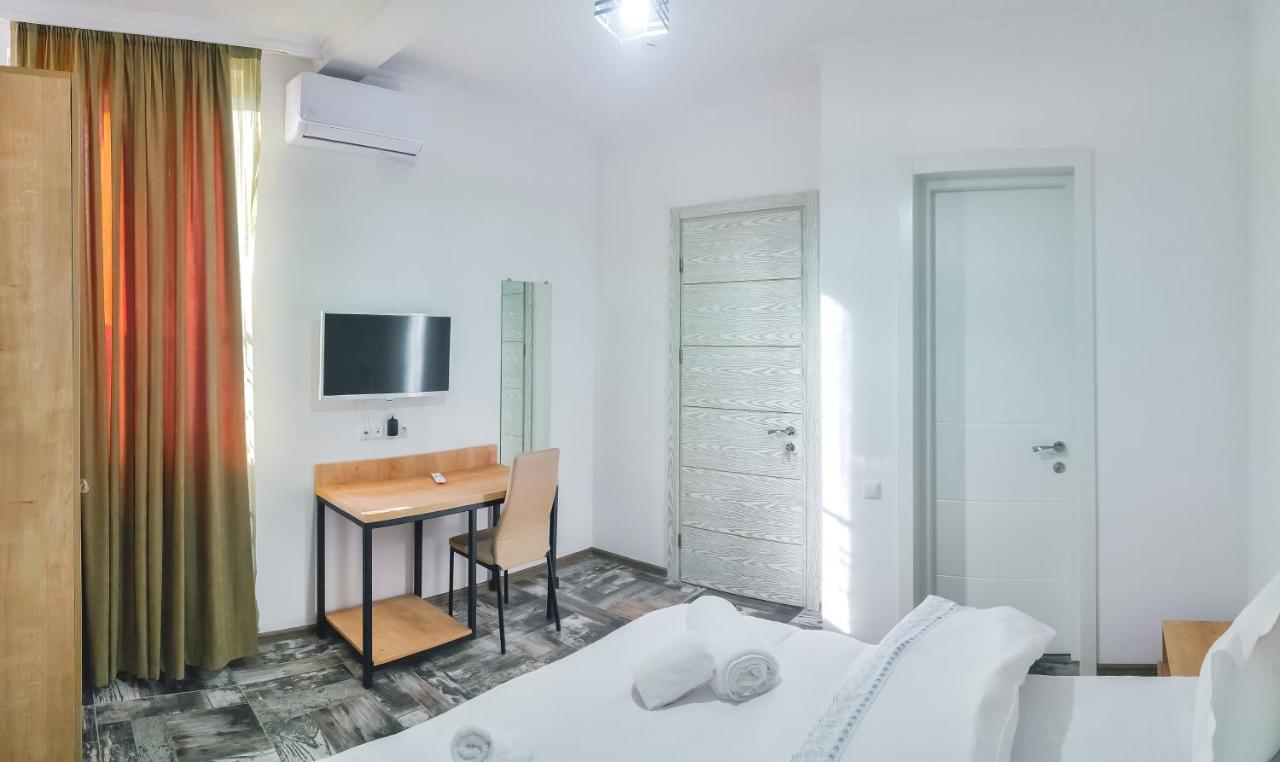 Westay Hotel Тбілісі Екстер'єр фото
