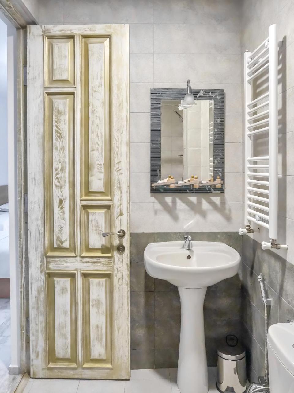 Westay Hotel Тбілісі Екстер'єр фото