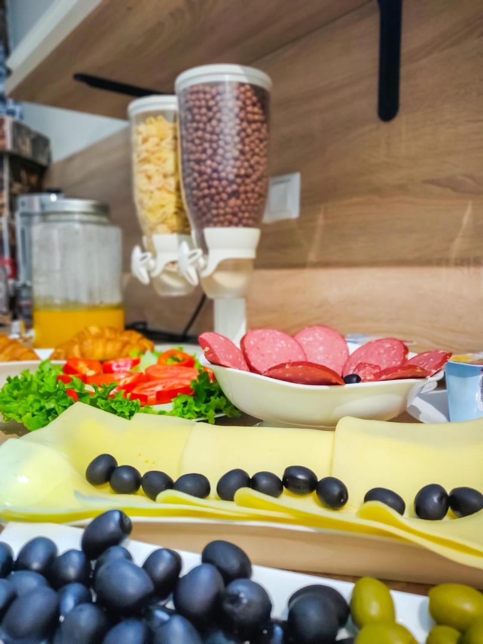 Westay Hotel Тбілісі Екстер'єр фото