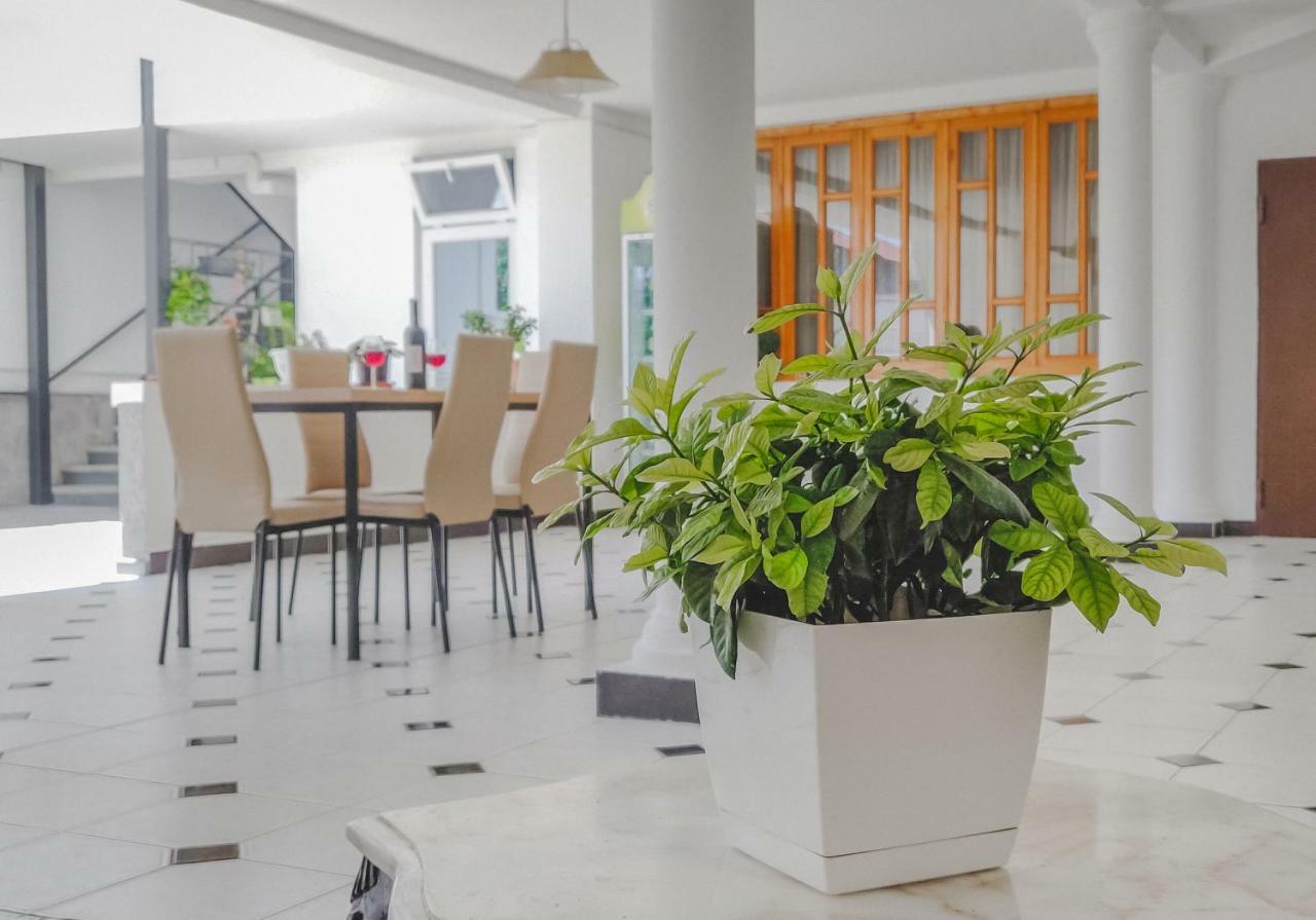 Westay Hotel Тбілісі Екстер'єр фото